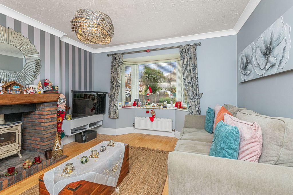 Property photo 2 of 13