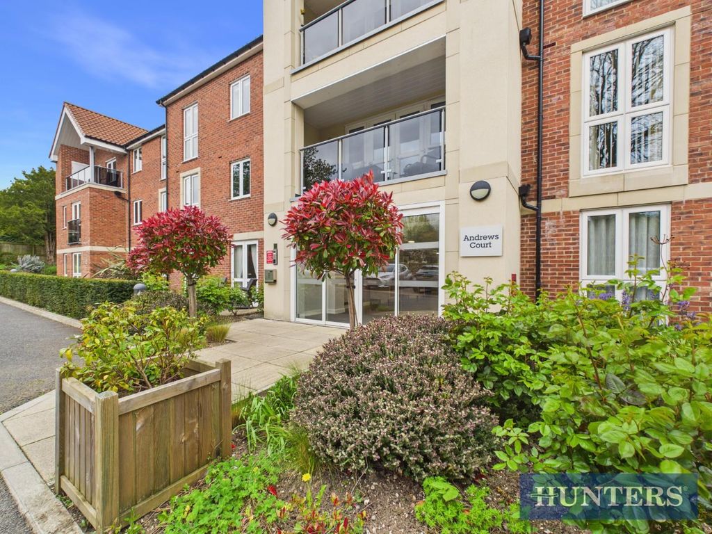 Property photo 1 of 17 Building Entrance