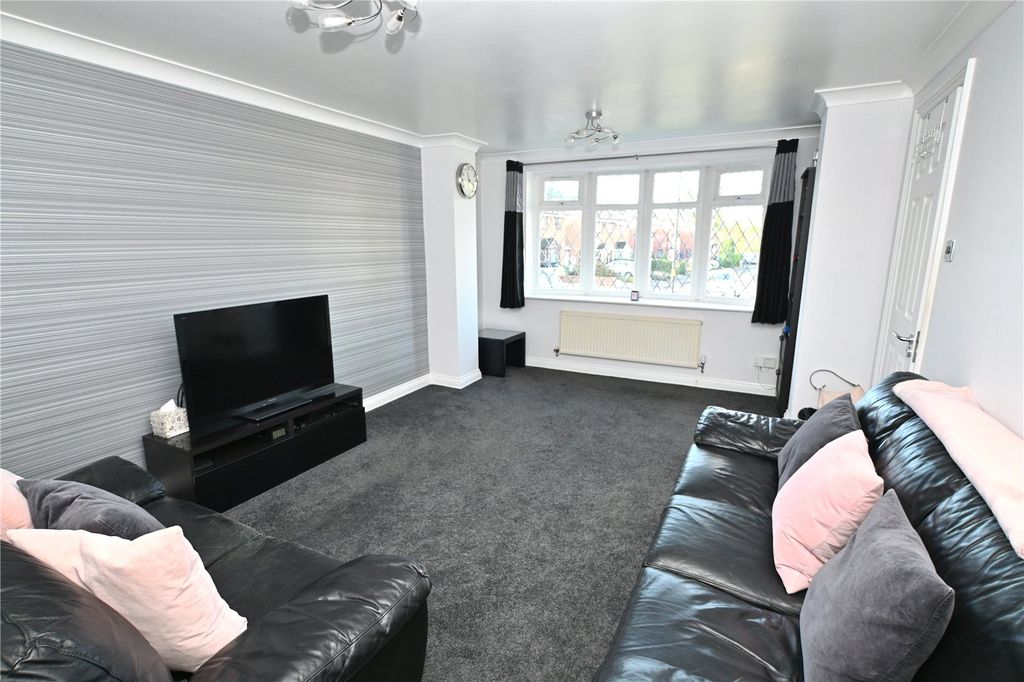 Property photo 2 of 19 Picture No. 11