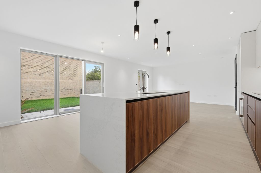 Property photo 2 of 29