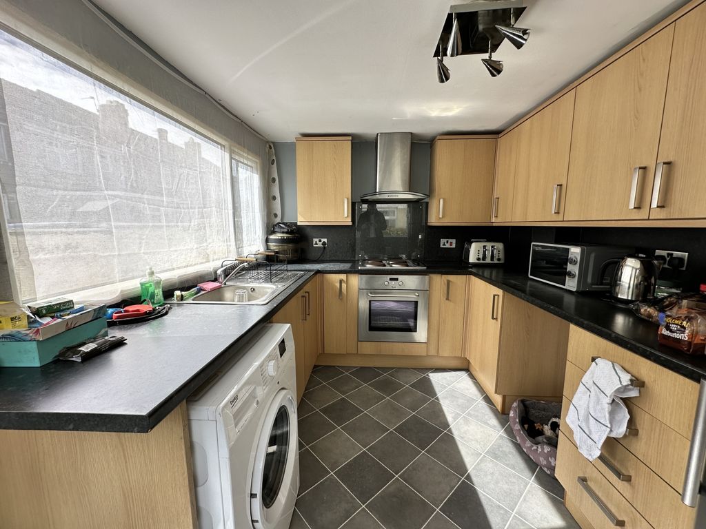 Property photo 3 of 7 6155E6Ec-7D2E-4048-B2A9-Bcb2509E19C6