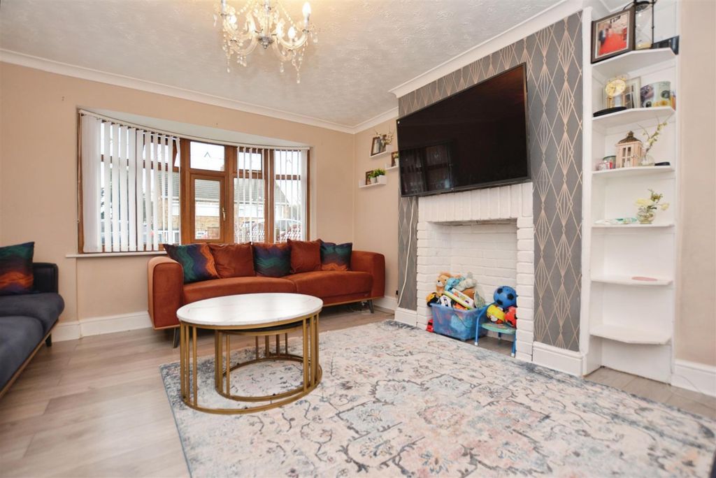 Property photo 3 of 19 Lounge/Diner