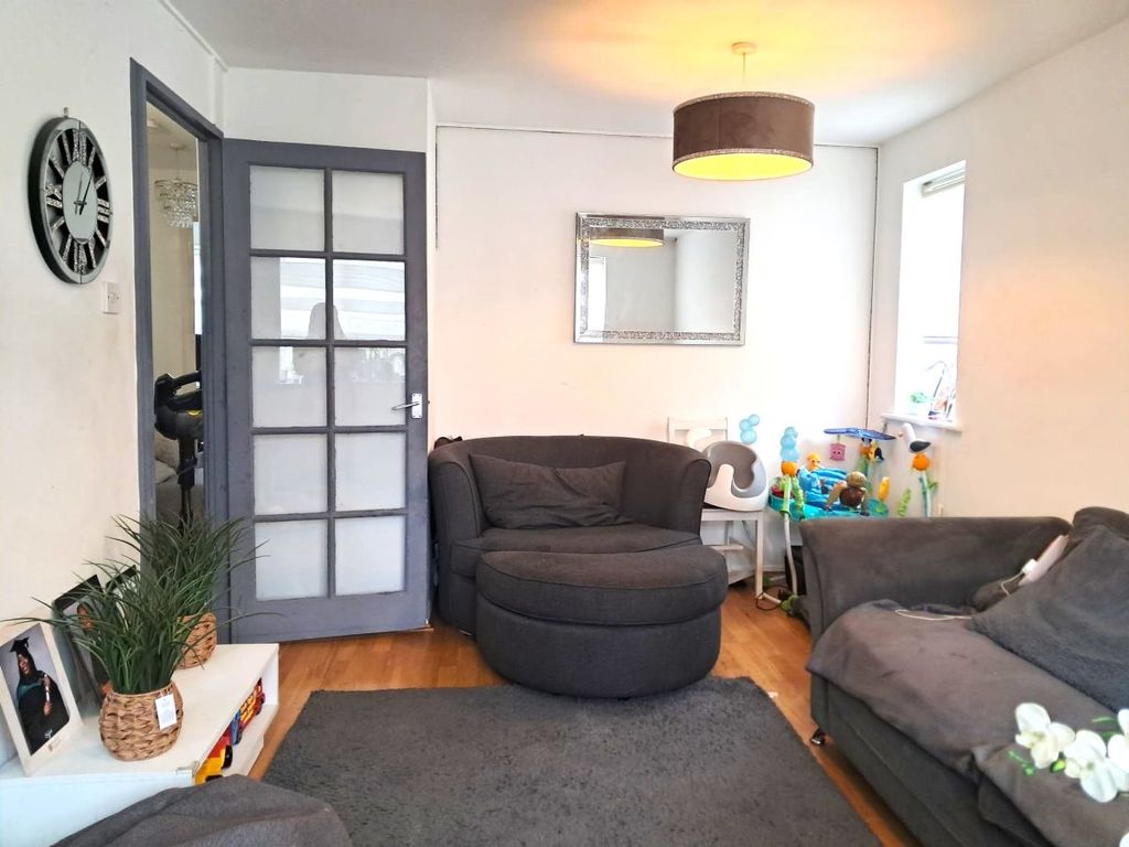 Property photo 2 of 8