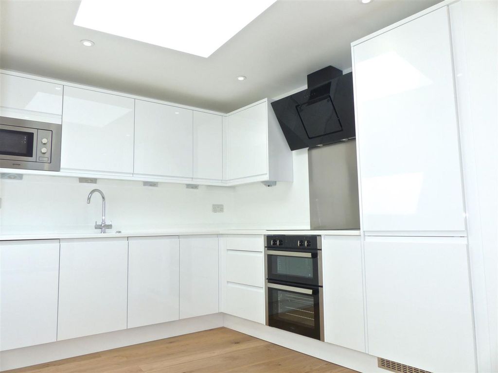 Property photo 2 of 16 Kitchen