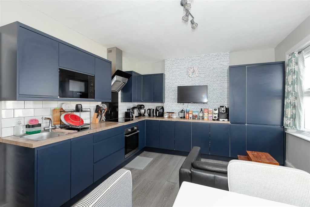 Property photo 2 of 11 Newland Rd_1.Jpg