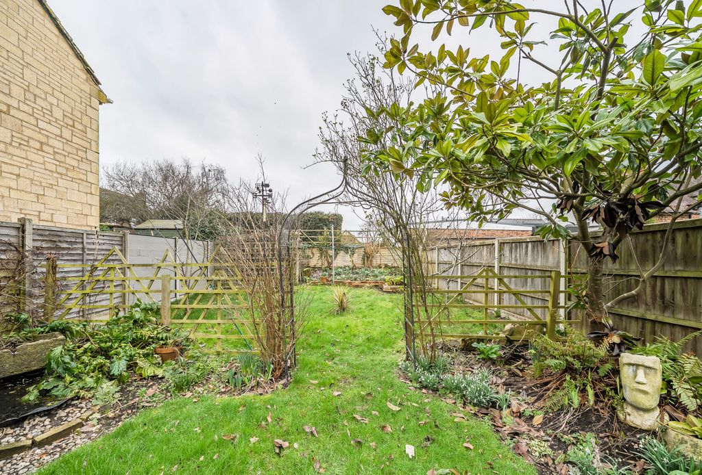 Property photo 3 of 9 1417655-11-6995A3...