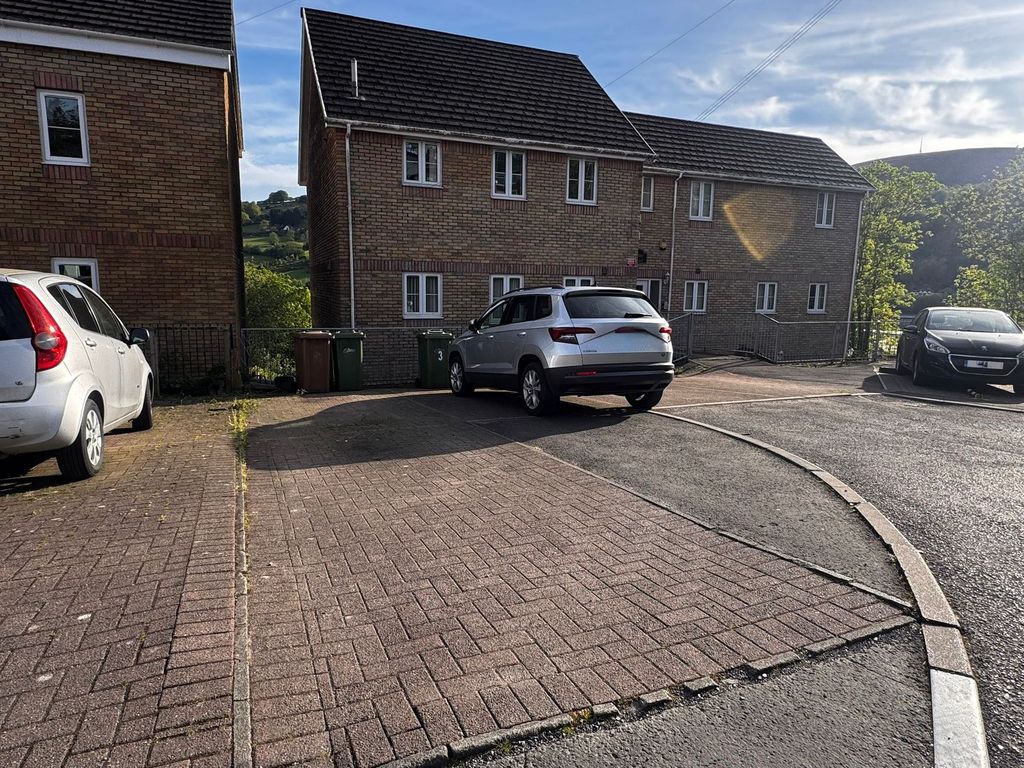Additional image 9 of 2 bed flat to rentApartment 5E, Valley Court NP11