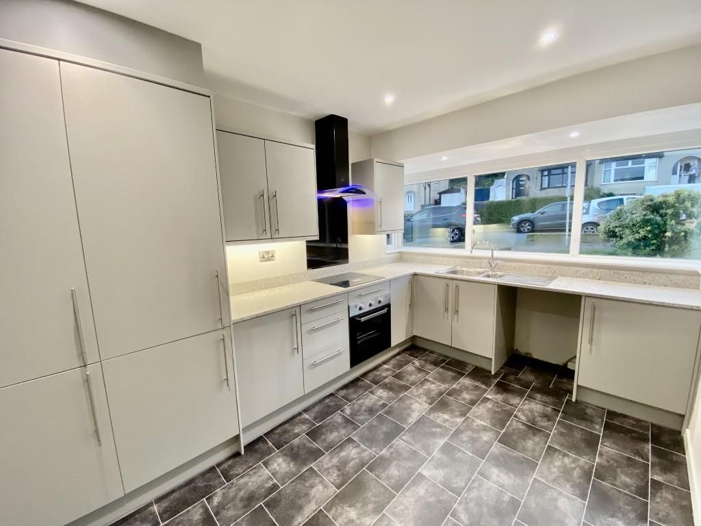 Property photo 2 of 9 Kitchen