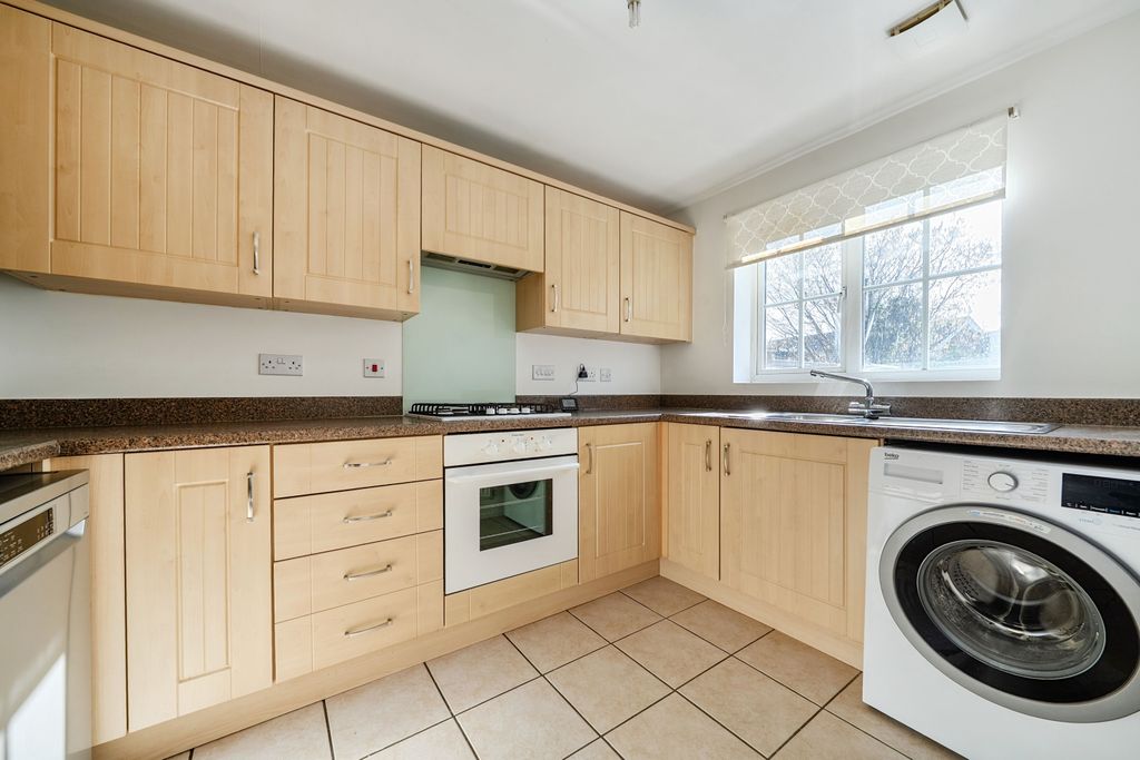 Property photo 3 of 12 Kitchen
