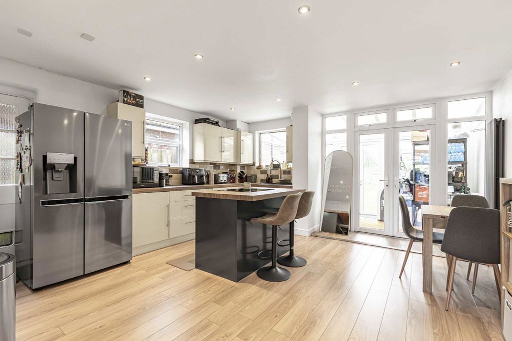 Property photo 3 of 6