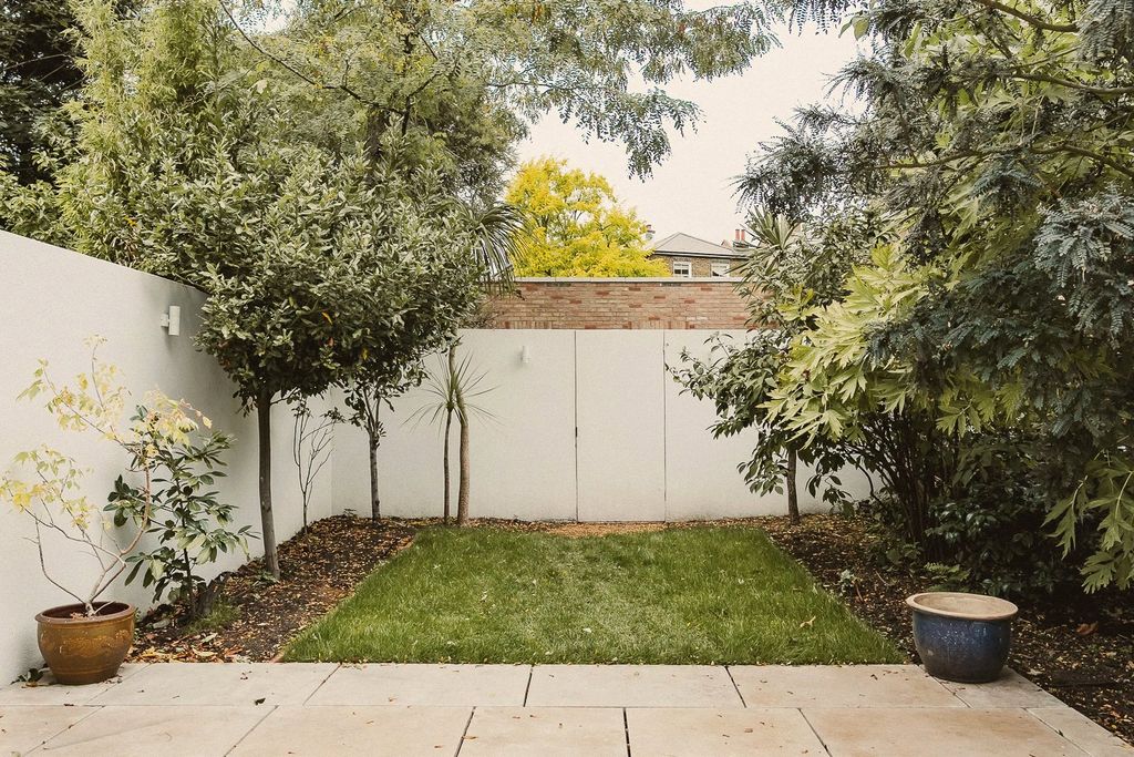 Property photo 3 of 24 Garden