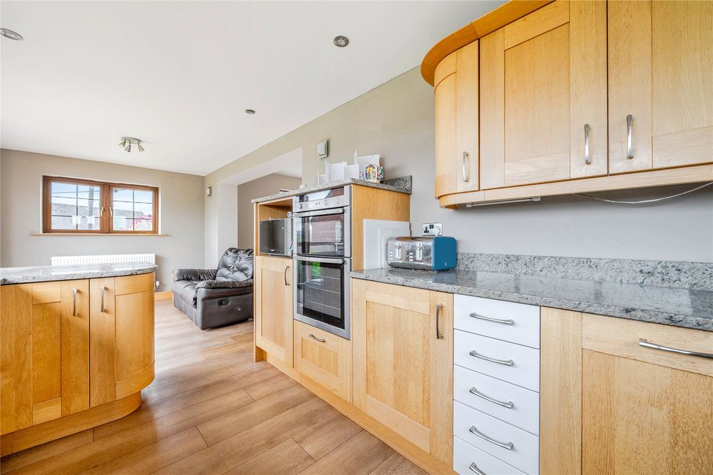 Property photo 3 of 31 Picture No. 06