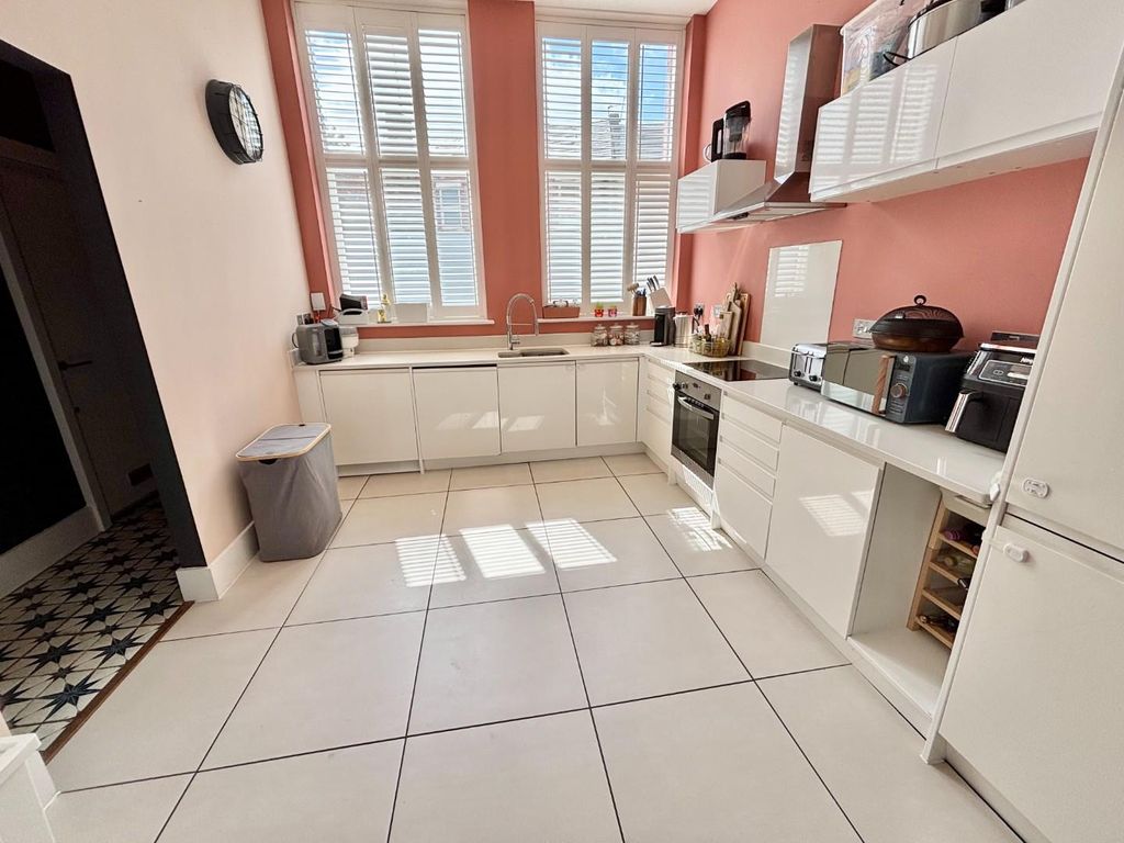 Property photo 2 of 20 Kitchen