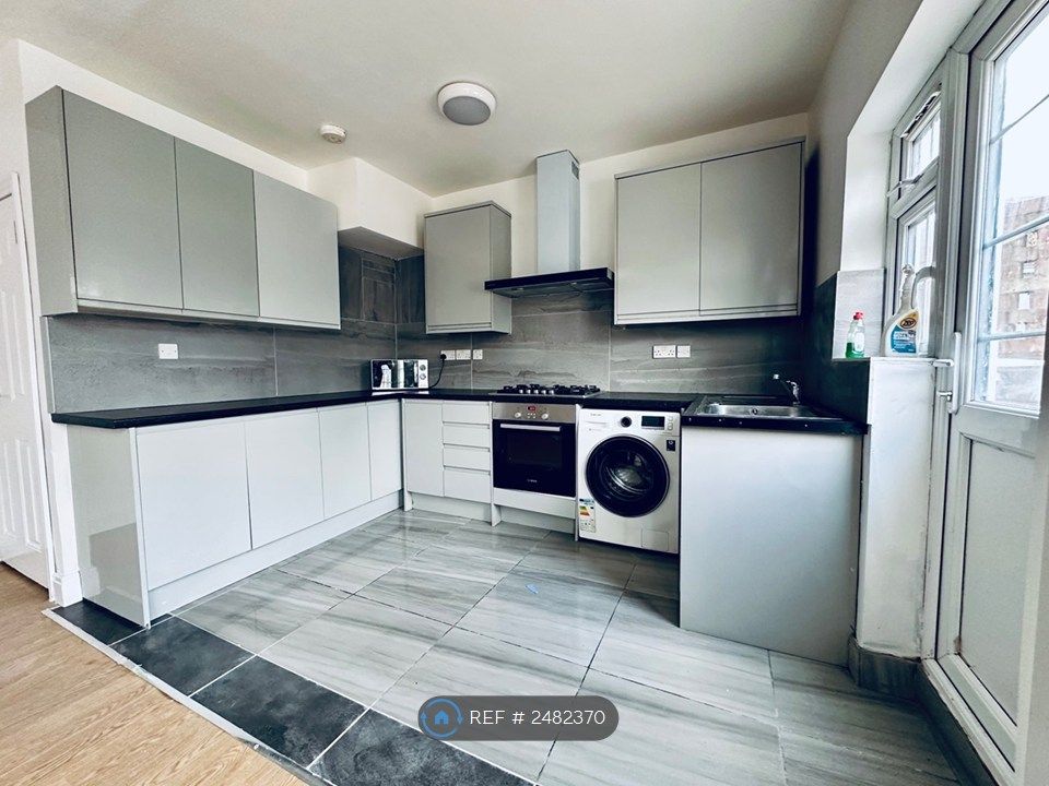 Property photo 1 of 4 Kitchen