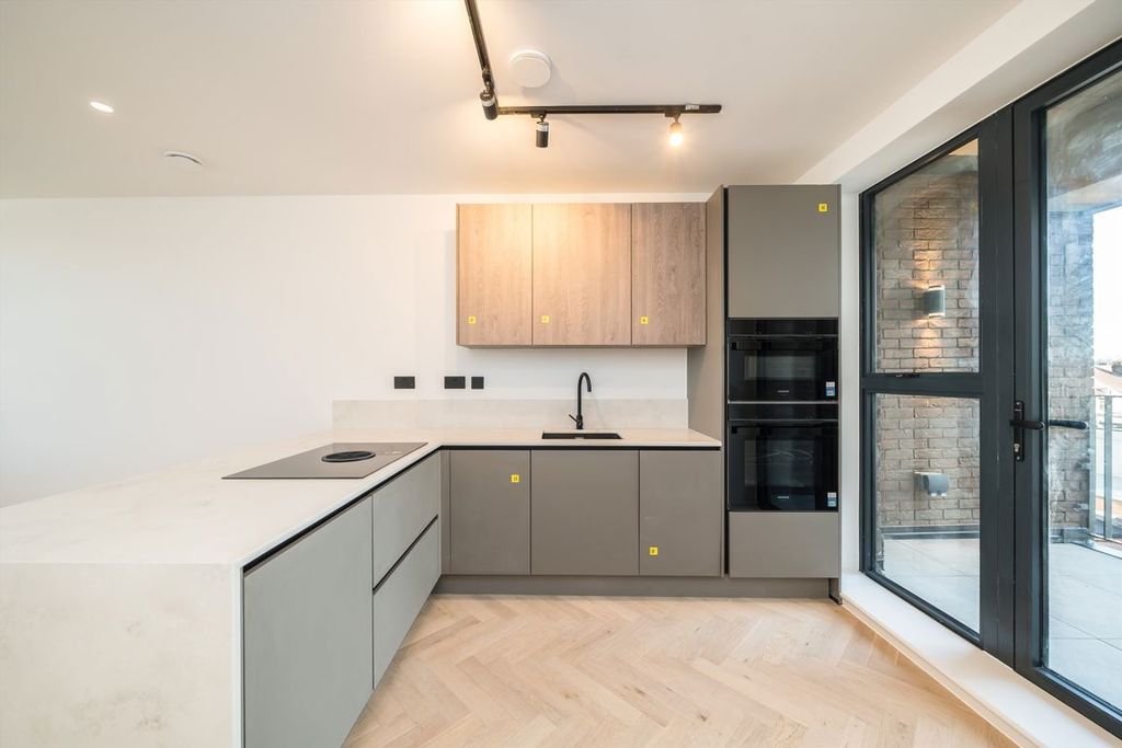 Property photo 3 of 6