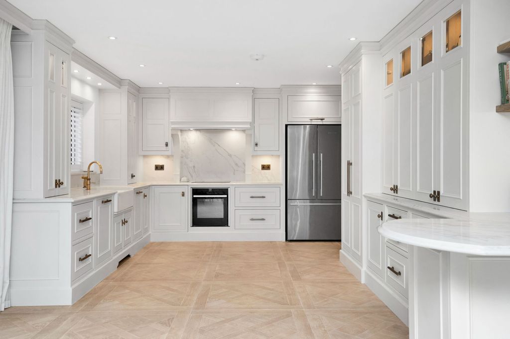 Property photo 2 of 21