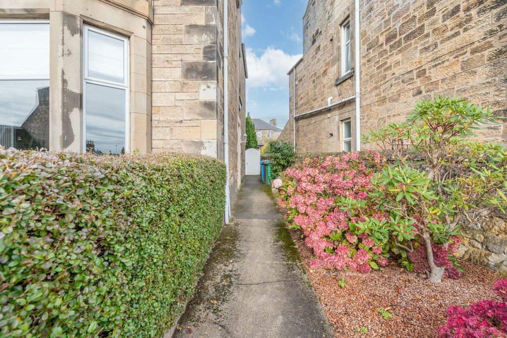 Property photo 3 of 33