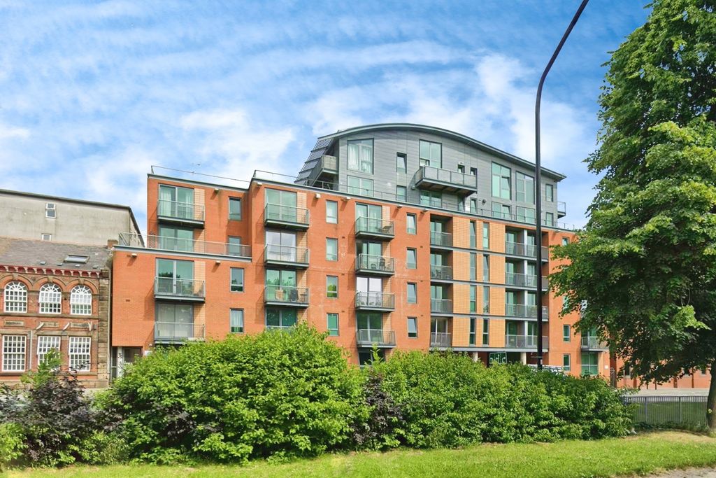 Property photo 1 of 17 External