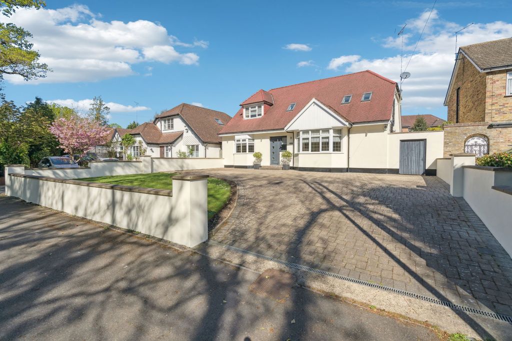 Property photo 1 of 28