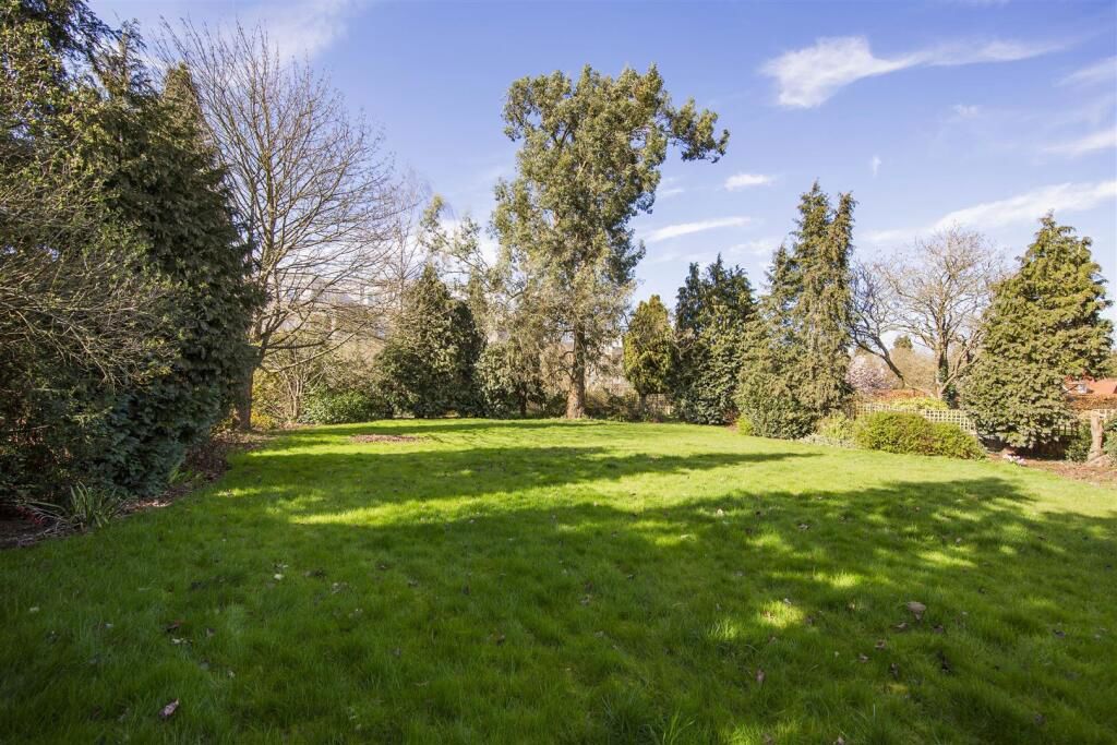 Property photo 2 of 23