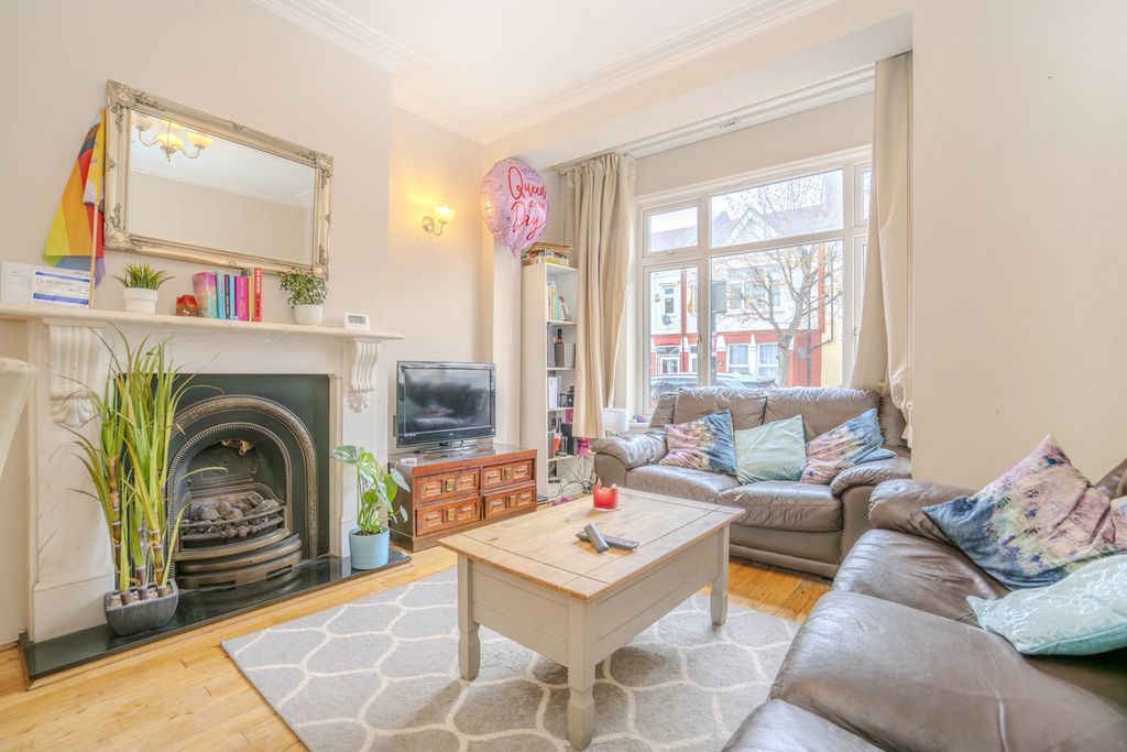 Property photo 2 of 13