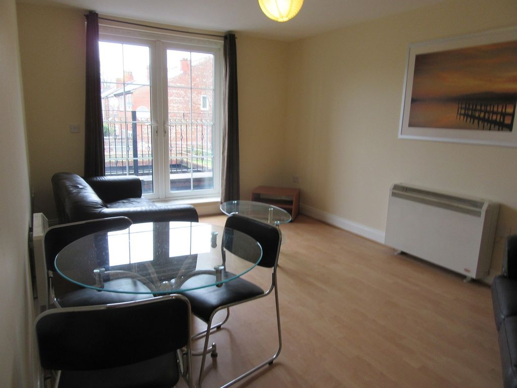 Property photo 3 of 8 Lounge