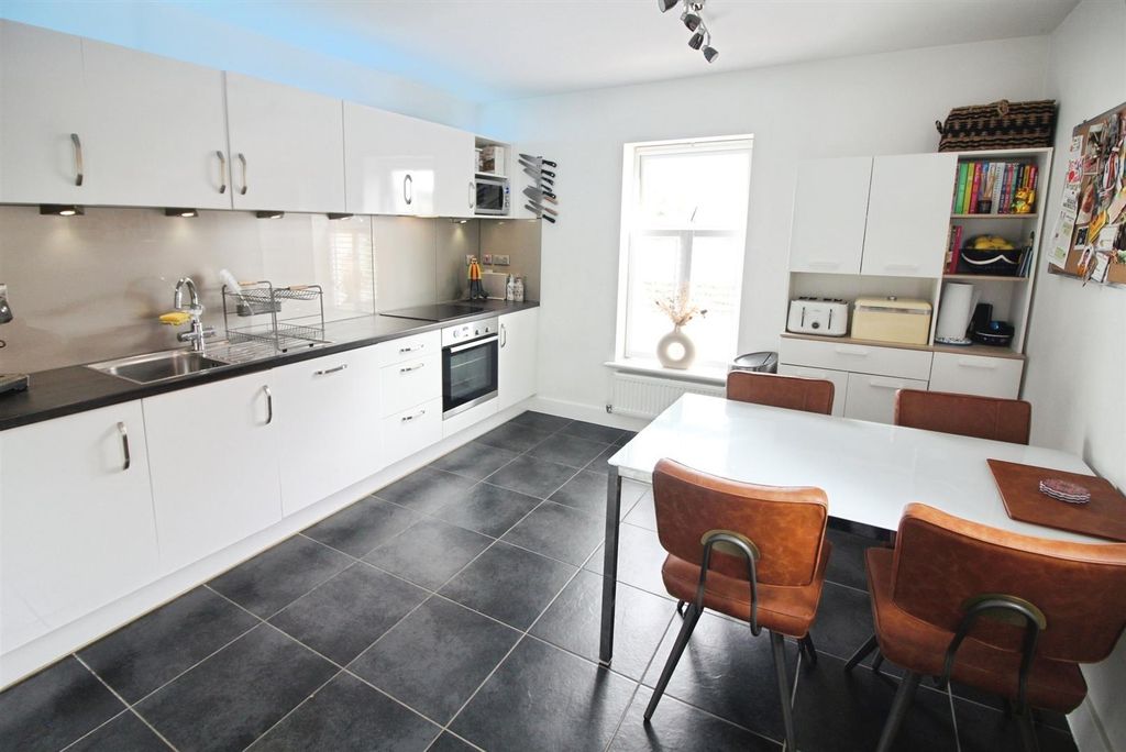 Property photo 3 of 19 Kitchen/Diner