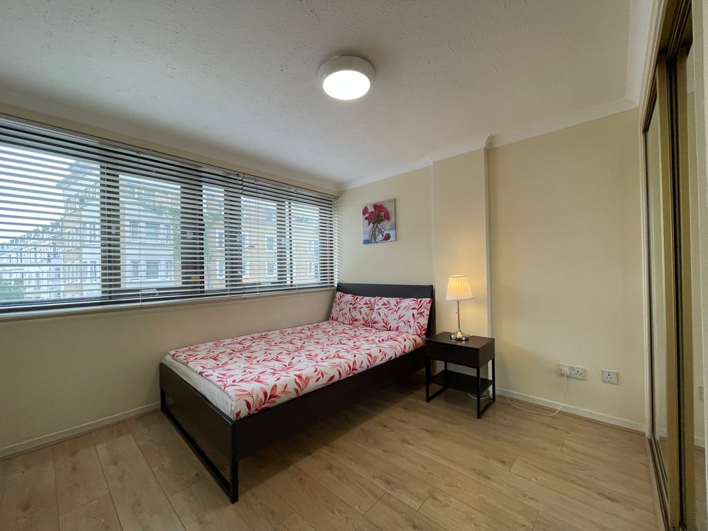 Property photo 1 of 16 Bedroom 1