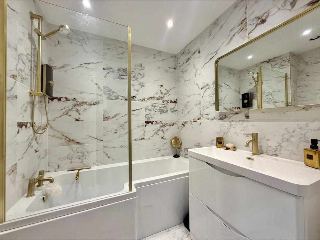 Property photo 2 of 25