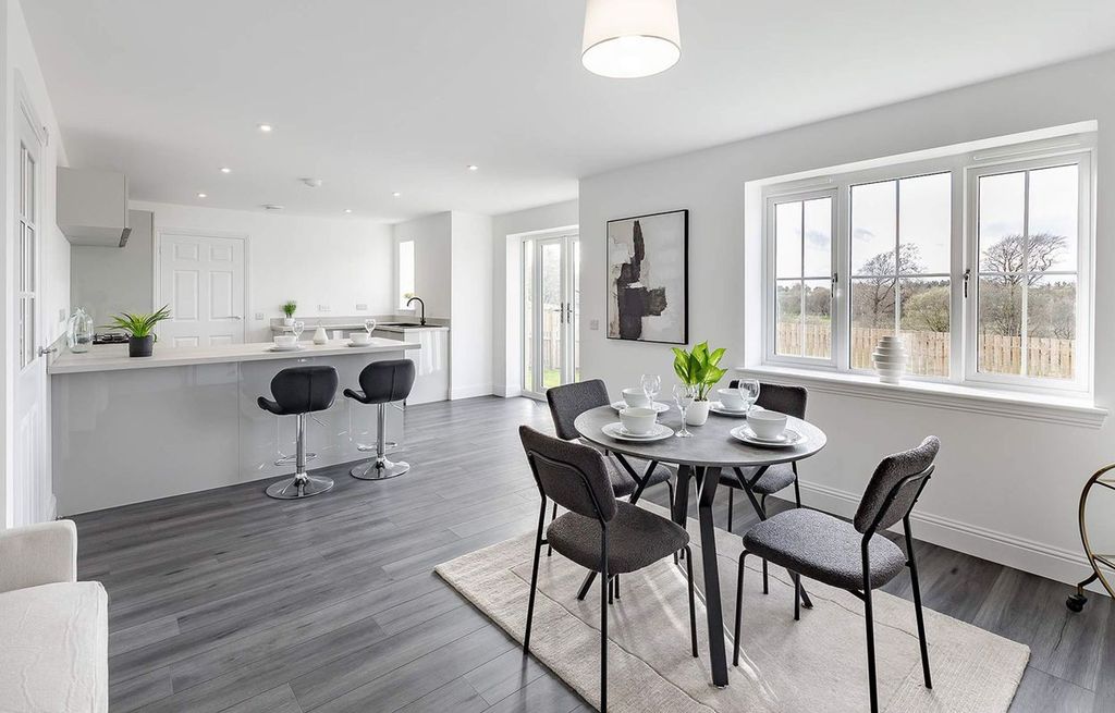 Property photo 2 of 42 Family Room/Kitchen