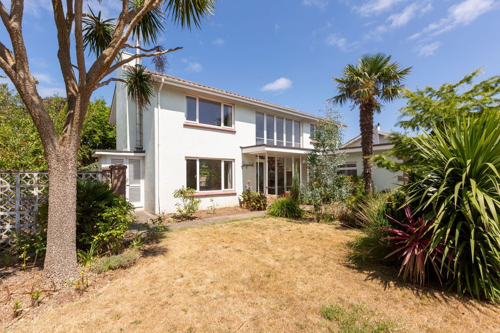 Property photo 1 of 33