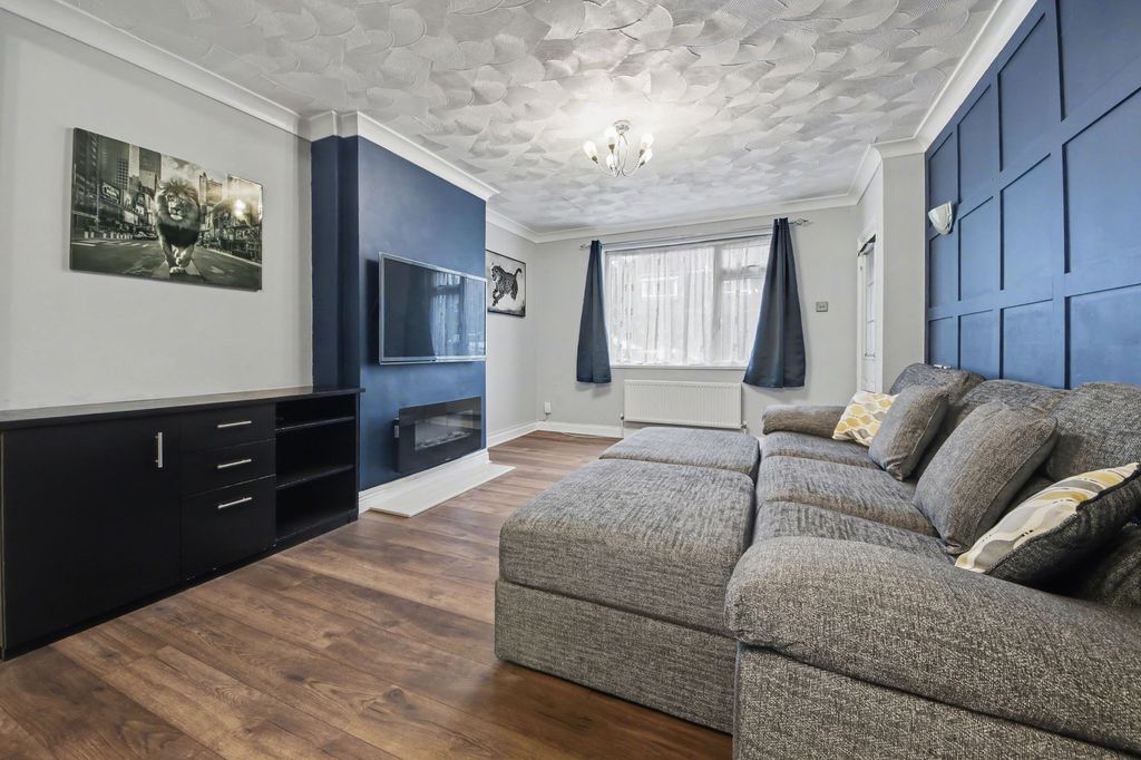 Property photo 2 of 18