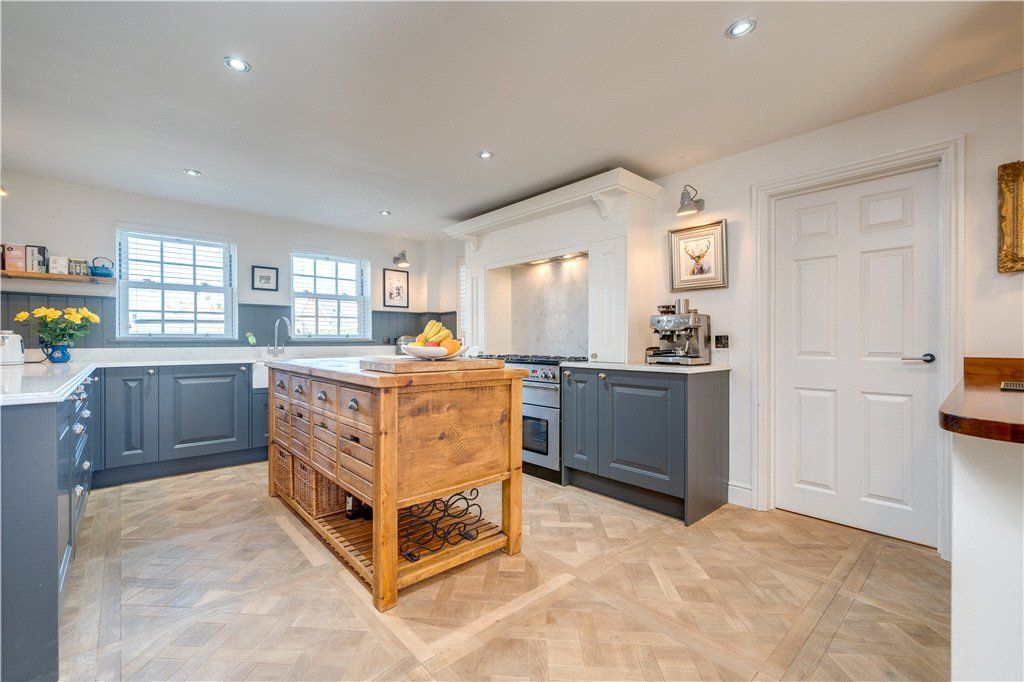 Property photo 2 of 21 Luxury Kitchen