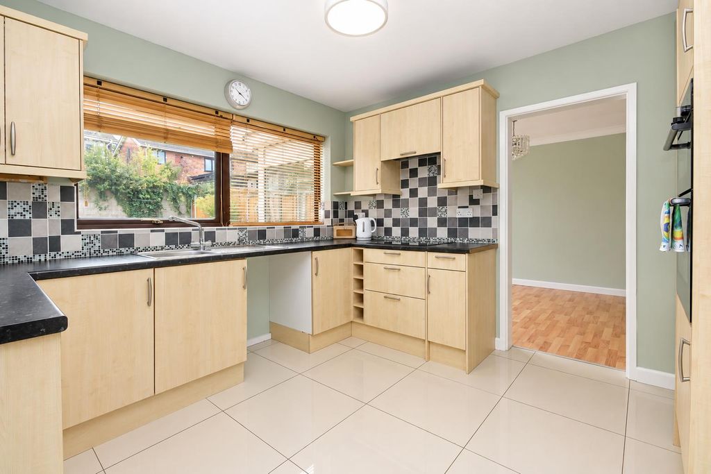 Property photo 2 of 21 1 (2).Png