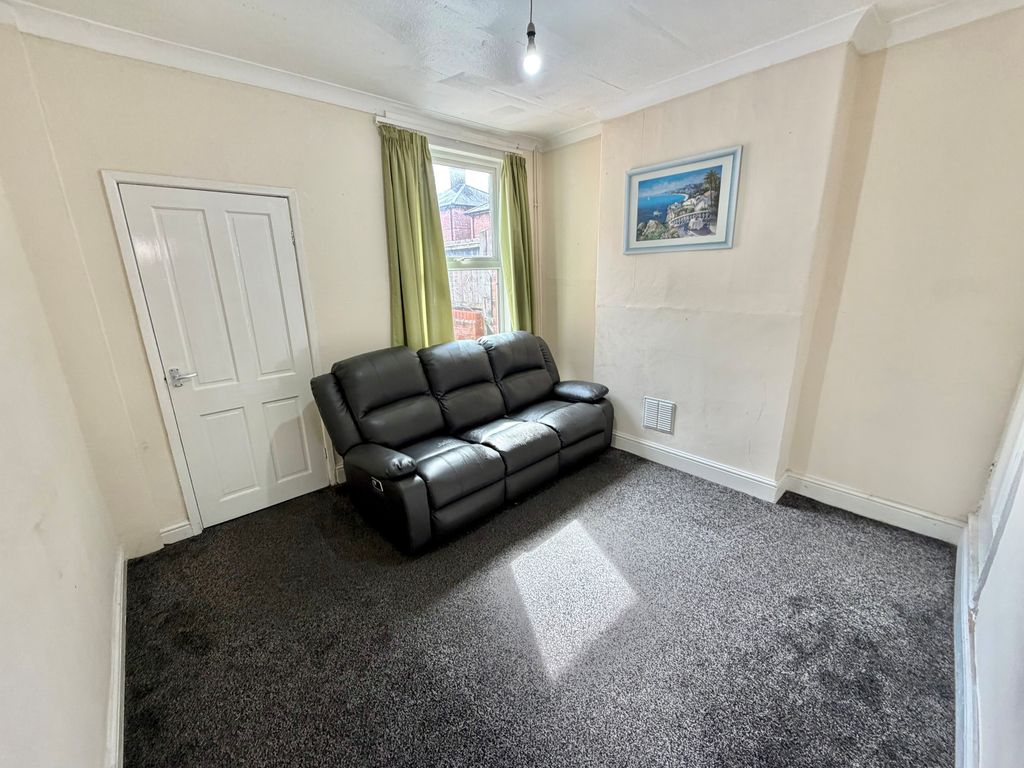Property photo 2 of 12 Image