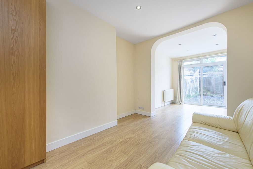 Property photo 1 of 9