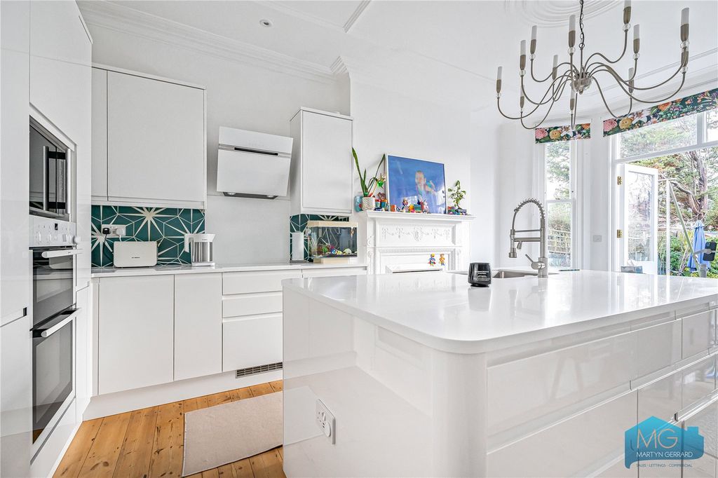 Property photo 3 of 23 Picture No. 11