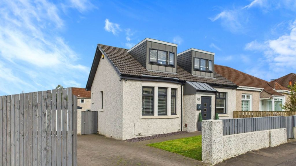 Property photo 2 of 33