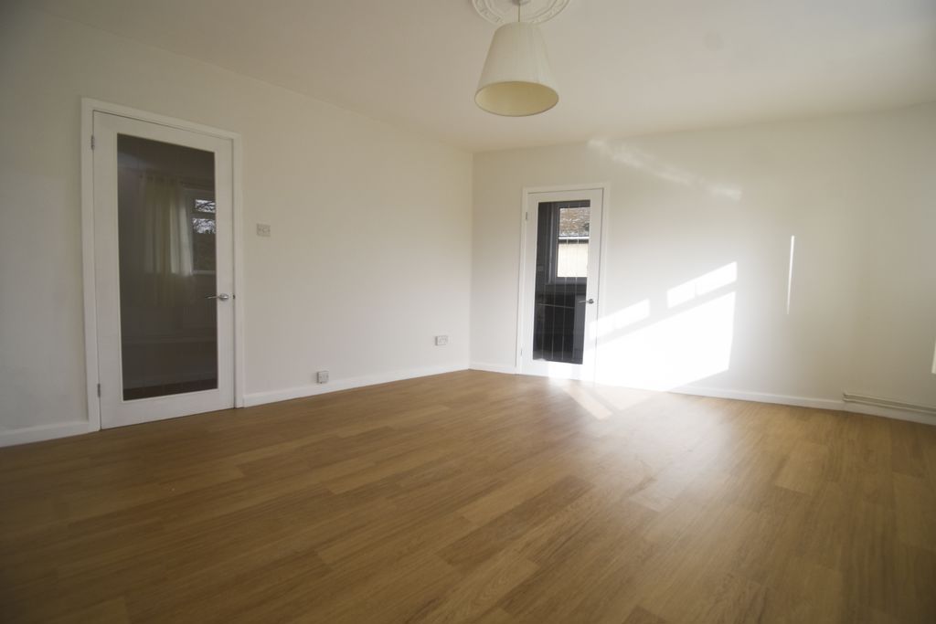 Property photo 2 of 12 Photo 3