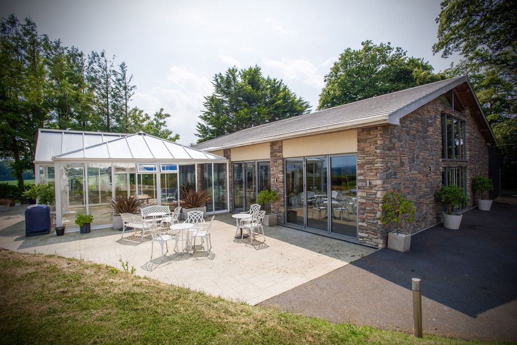 Property photo 2 of 44