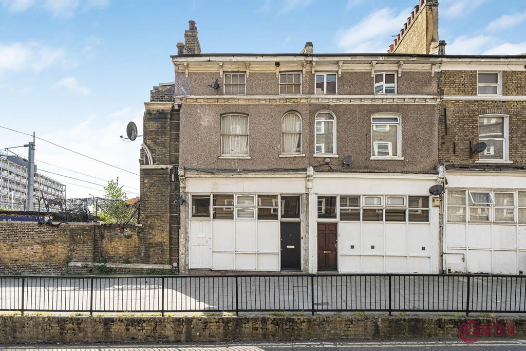 Property photo 1 of 14 Front (Exterior)