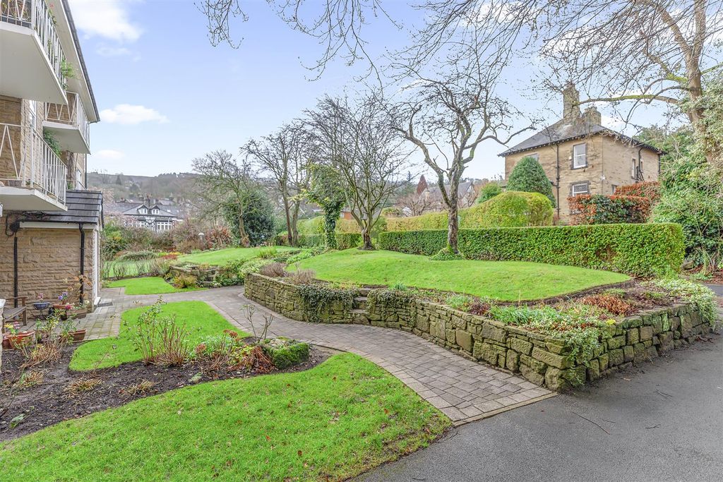 Property photo 2 of 17 Gardens.Jpg