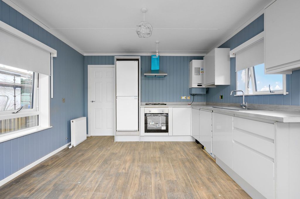 Property photo 3 of 13 Lounge/Kitchen
