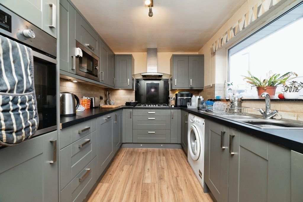 Property photo 2 of 13