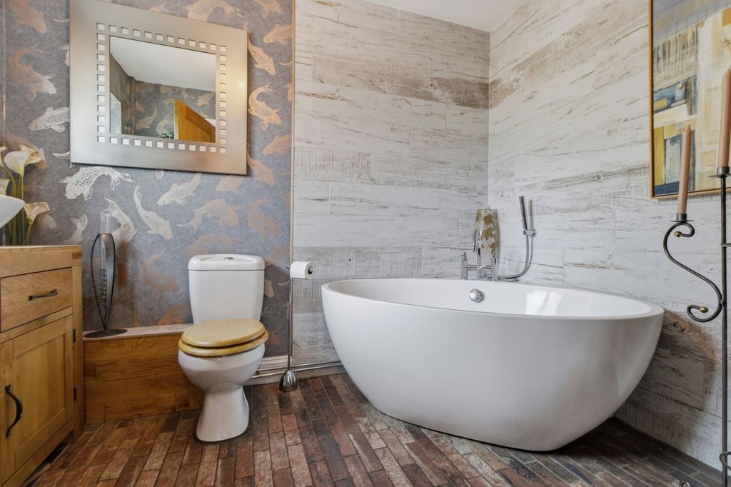 Additional image 15 of 4 bed end terrace house for sale105 High Street, Pershore, Worcestershire. WR10