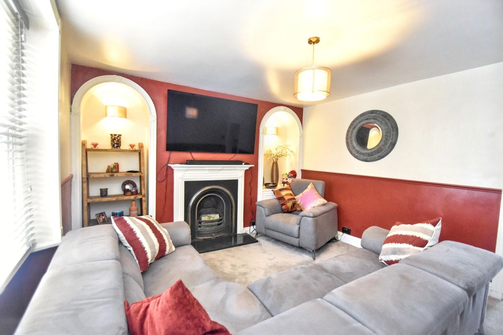 Property photo 2 of 22 Lounge