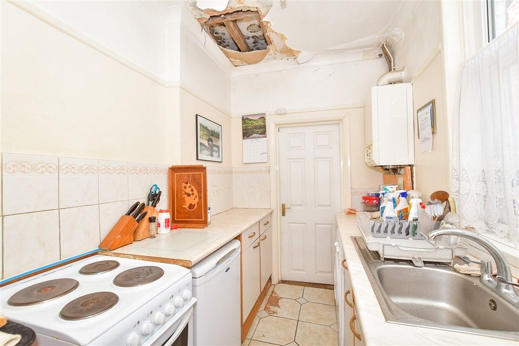 Property photo 1 of 7 Kitchen