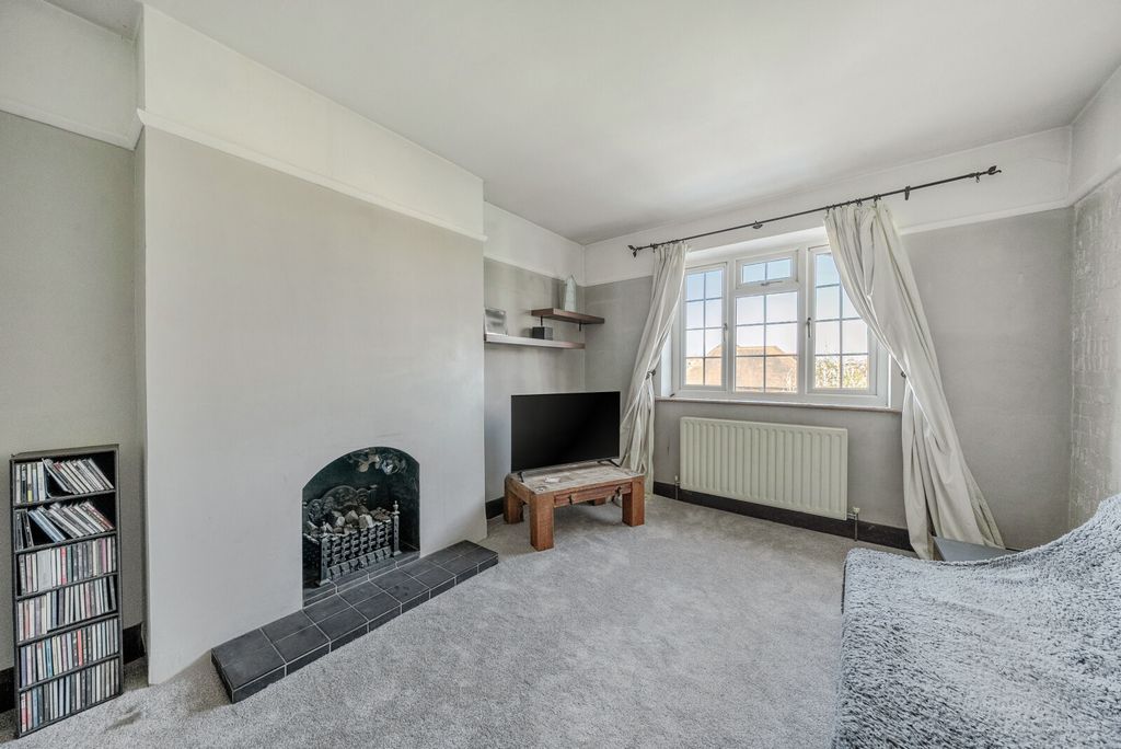 Property photo 2 of 10 Sitting Room