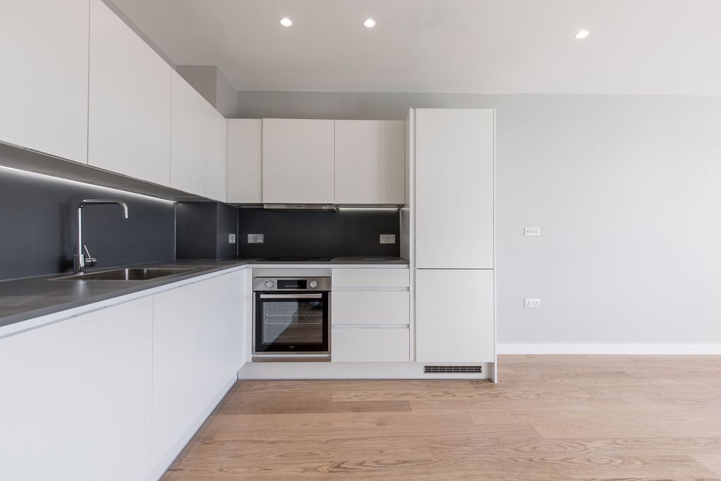 Property photo 3 of 16 Kitchen