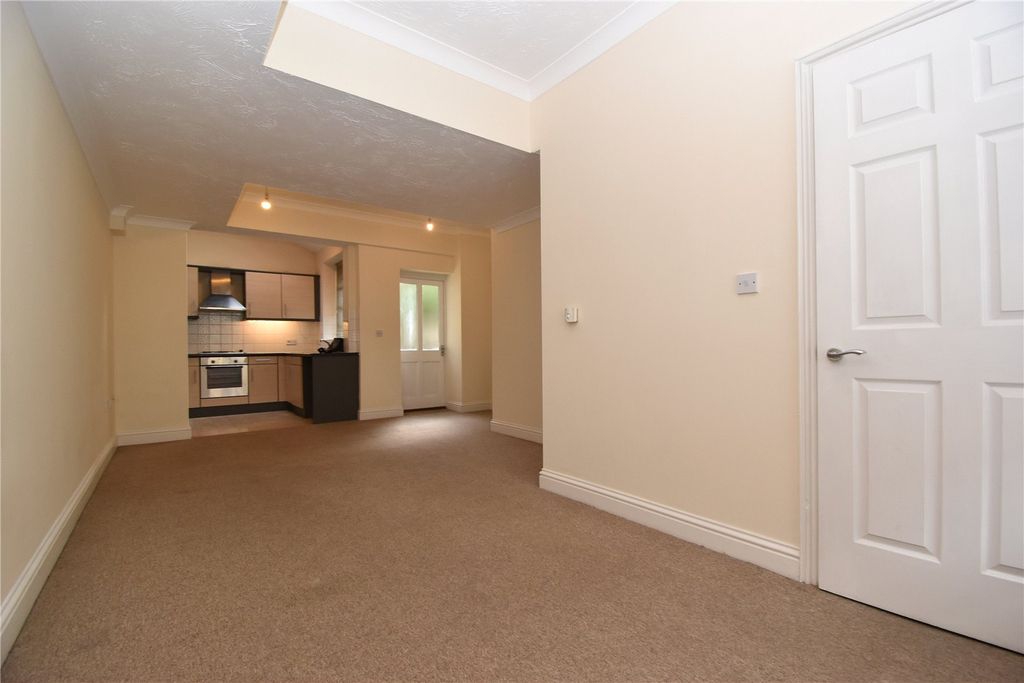Property photo 2 of 14 Picture No. 17